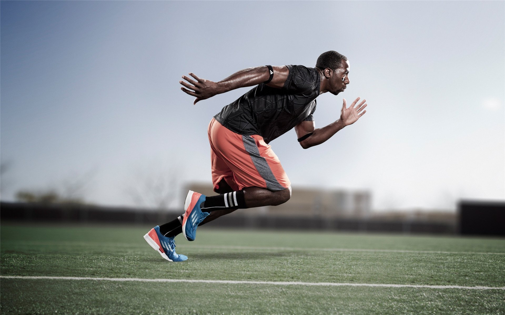 2018年季后赛：库里在与火箭的系列赛中投中史上最长距离的三分球，震撼全场！